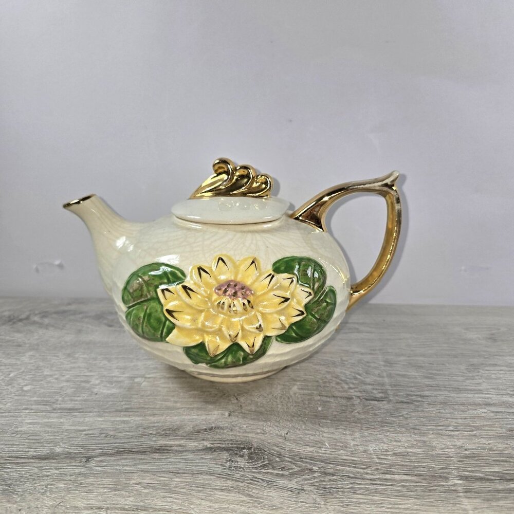 1940 Hull Art Pottery Tea Pot 6 Cup Floral Ceramic Mid Century Collectible USA